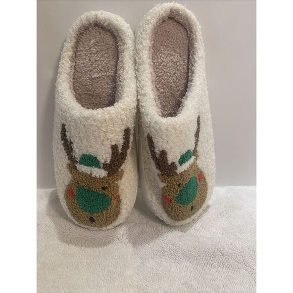 Christmas Fuzzy Slippers Green Nose Reindeer Size 38-39 Women's 8‎ Slip On - Picture 1 of 8